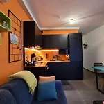 Modern - 50 M From Sea - Free Wi-fi - Super Cool - Terrace - Fully Air-conditioned Apartman