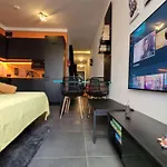 Modern - 50 M From Sea - Free Wi-fi - Super Cool - Terrace - Fully Air-conditioned Apartman *