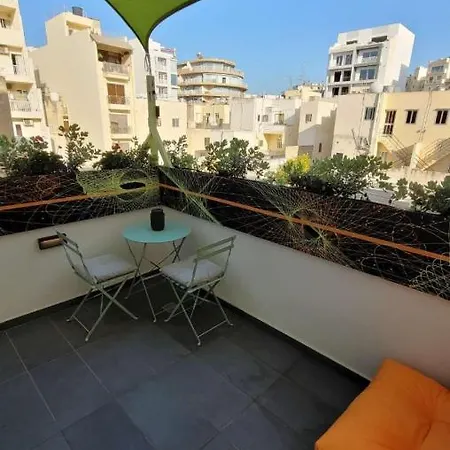 Modern - 50 M From Sea - Free Wi-fi - Super Cool - Terrace - Fully Air-conditioned * St. Paul's Bay