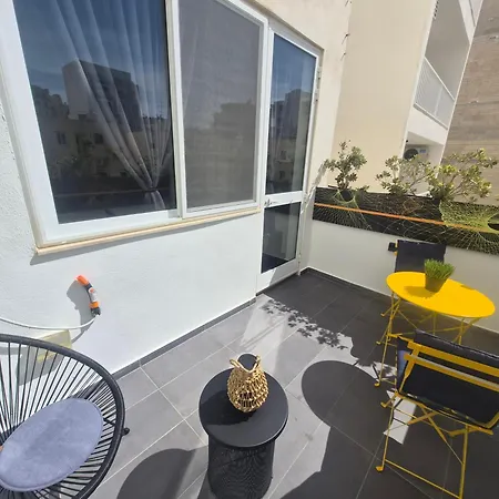 Modern - 50 M From Sea - Free Wi-fi - Super Cool - Terrace - Fully Air-conditioned * San Pawl il-Baħar