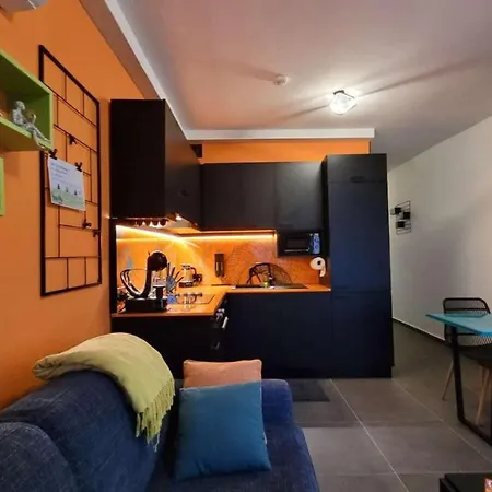 Modern - 50 M From Sea - Free Wi-fi - Super Cool - Terrace - Fully Air-conditioned Апартаменты
