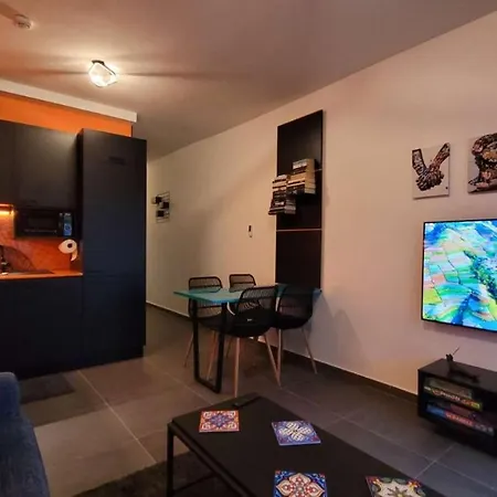 Modern - 50 M From Sea - Free Wi-fi - Super Cool - Terrace - Fully Air-conditioned Сент-Полс-Бей