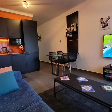Modern - 50 M From Sea - Free Wi-fi - Super Cool - Terrace - Fully Air-conditioned Апартаменты