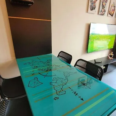 Modern - 50 M From Sea - Free Wi-fi - Super Cool - Terrace - Fully Air-conditioned شقة
