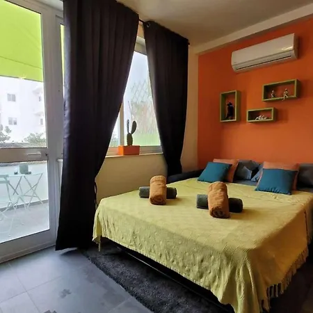 Apartman Modern - 50 M From Sea - Free Wi-fi - Super Cool - Terrace - Fully Air-conditioned