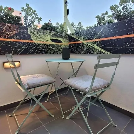 Modern - 50 M From Sea - Free Wi-fi - Super Cool - Terrace - Fully Air-conditioned 公寓 圣保罗湾城